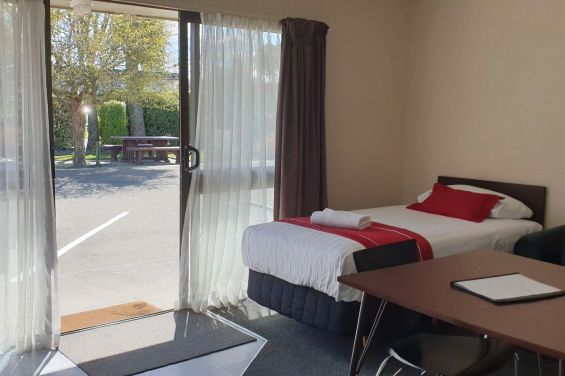 Pet-friendly Ashburton lodging with outdoor facilities