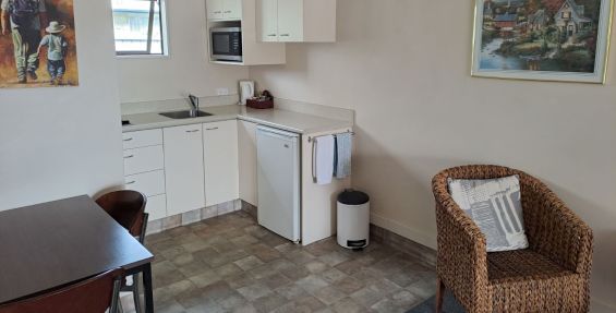 standard studio unit kitchenette